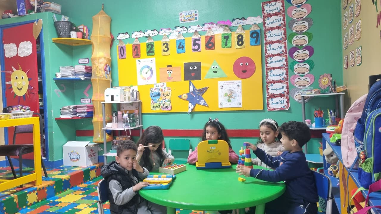 Espace numérique avec tablettes et écrans interactifs